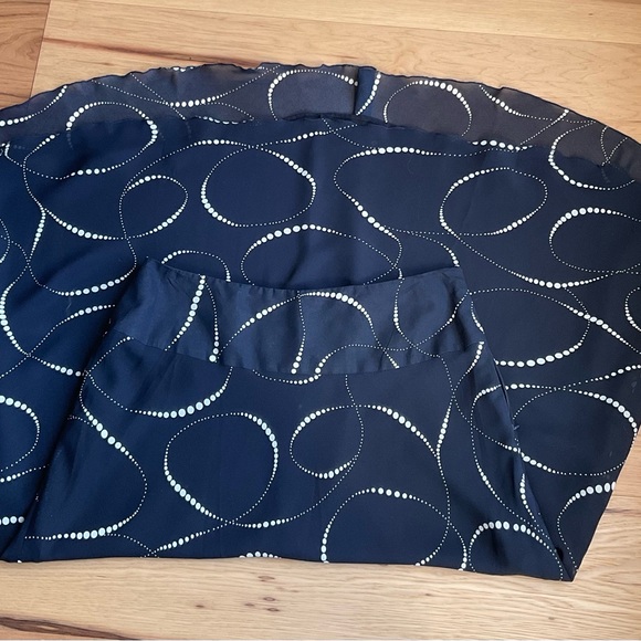 Easy 5th Asymmetrical Skirt - Picture 3 of 4